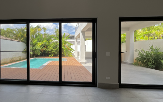 Stunning 5-Bedroom Villa with Private Pool Steps from the Beach